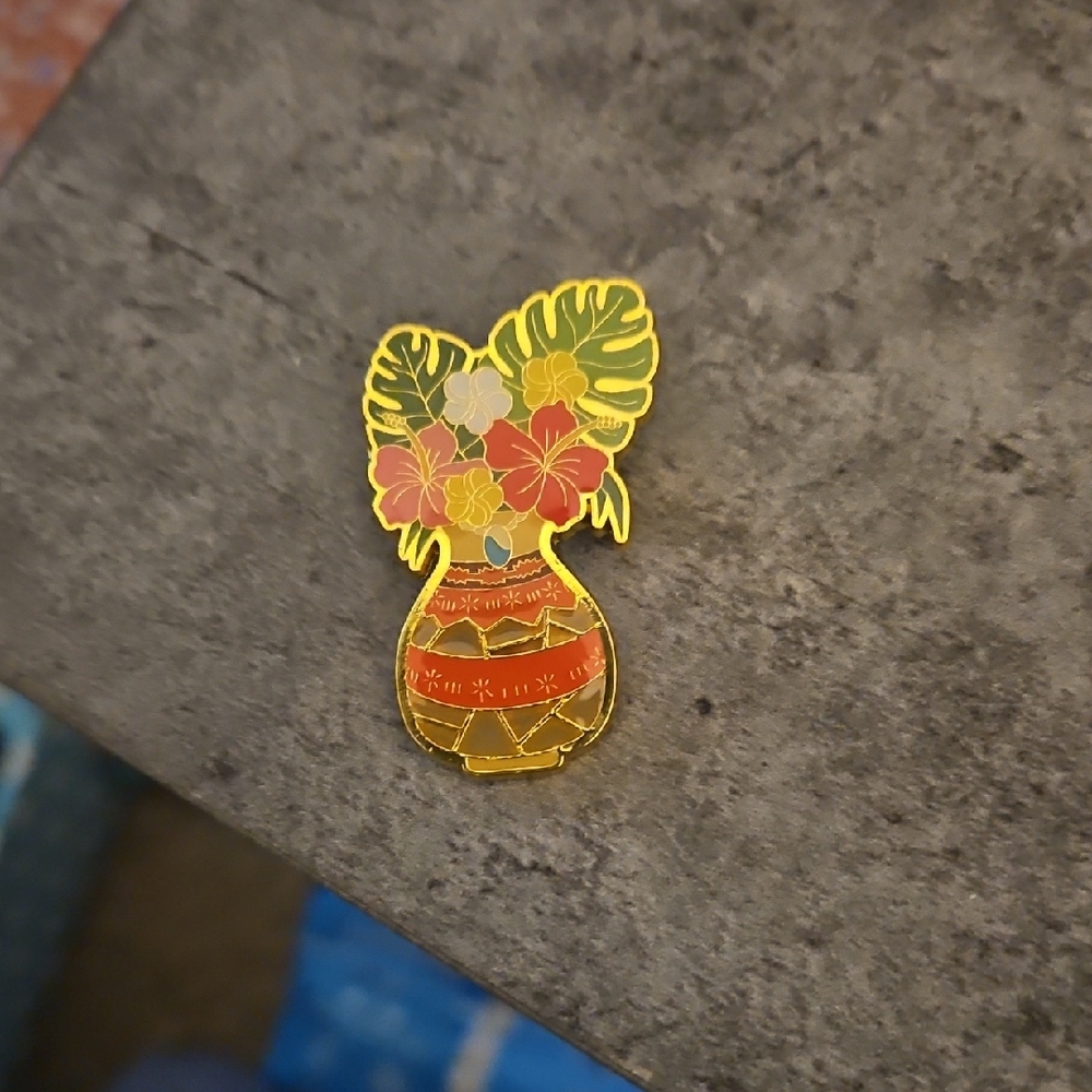 Loungefly Moana Floral Vase Pin